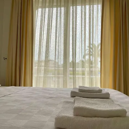 アパート Sunset Club 3 Bedroom フェティエ